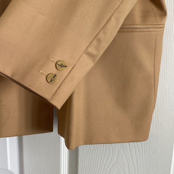 Two piece tan virgin wool suit. Size 16. - Picture 5 of 9